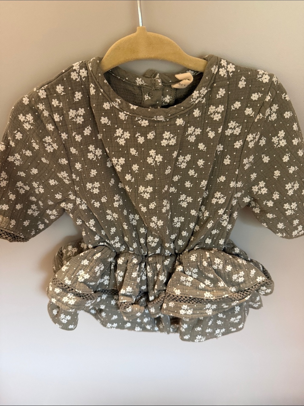 Quincy Mae Gray Floral Ruffle Peplum Top